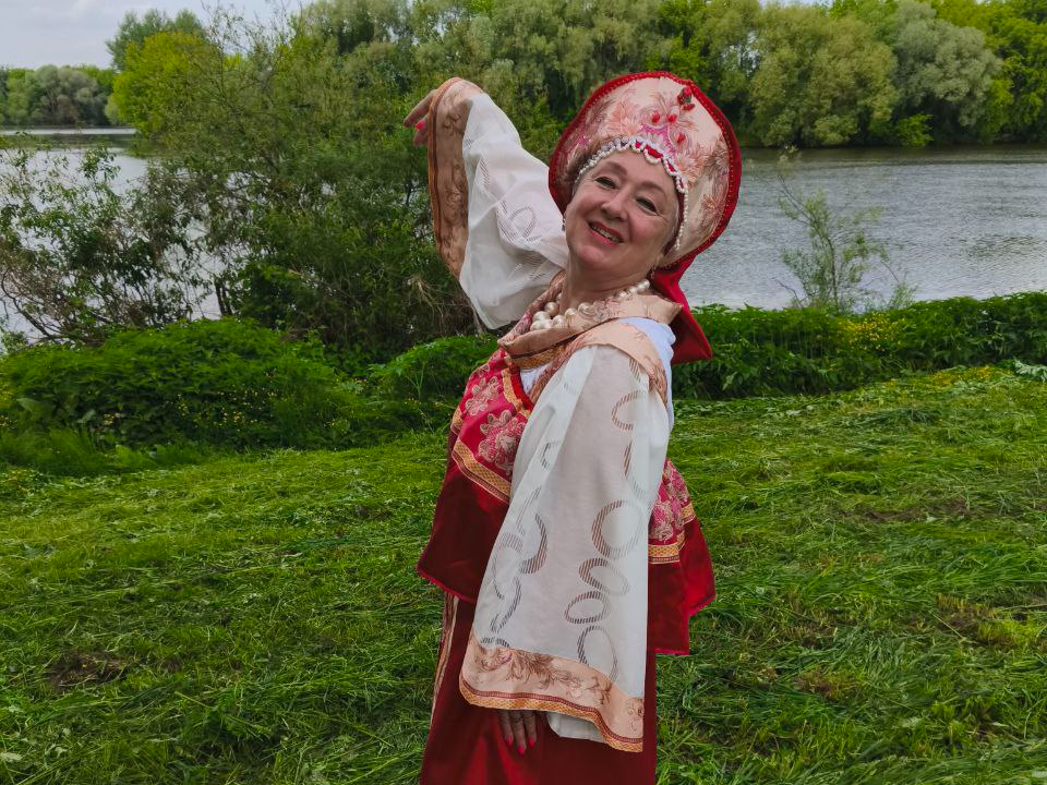 Коломчанка создала авторскую коллекцию русских народных костюмов