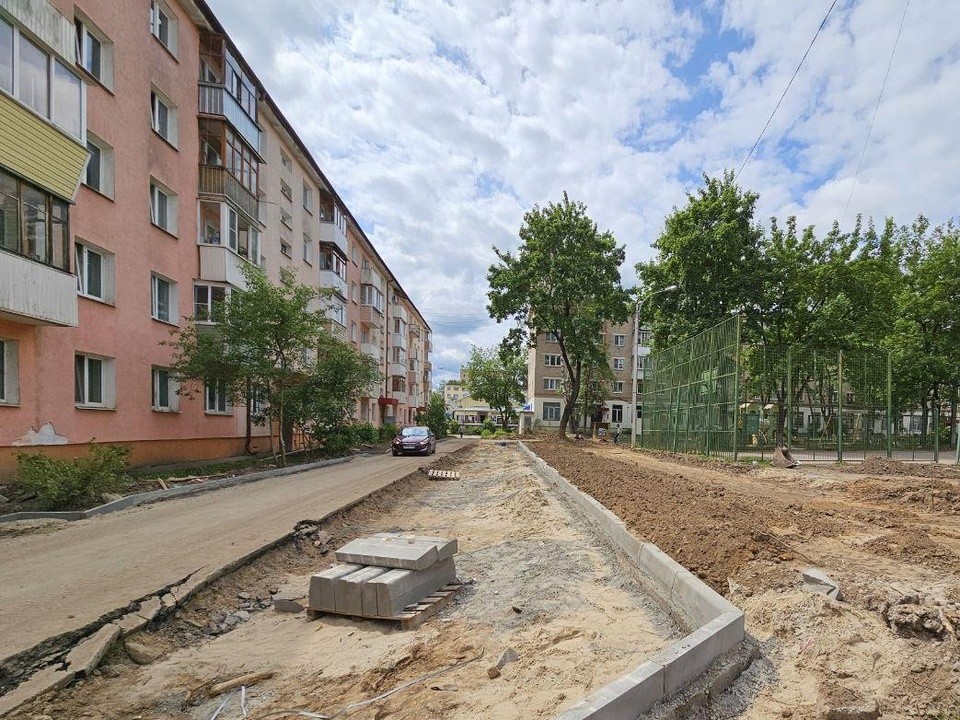 В семи дворах Клина расширят парковки и пешеходные дорожки
