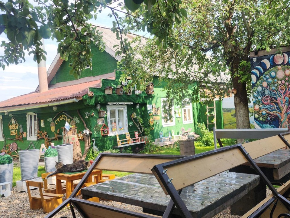 В музее «Дары дуба» под Звенигородом обустроили летний дворик для мастер-классов
