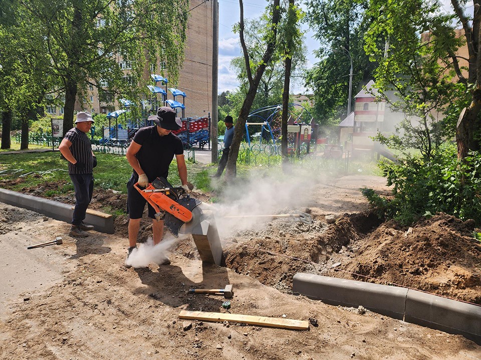 Во дворах Красноармейска расширят парковки и проложат новые прогулочные маршруты