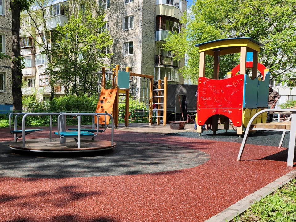 Новые детские игровые зоны и площадки для воркаута устанавливают в Лобне