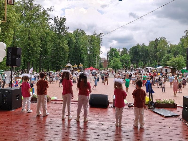 В Павловском Посаде готовятся к празднованию Дня России в городском парке