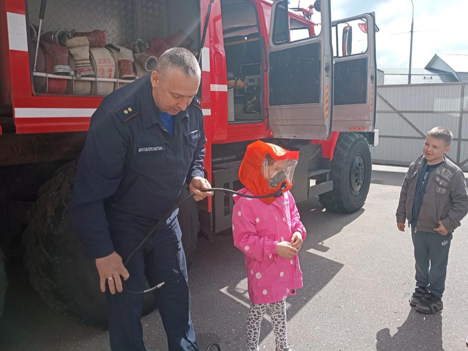 Дети из Истринского округа побывали в роли пожарных