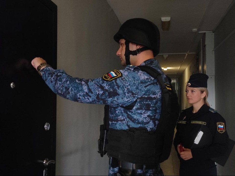 Приставы в Подмосковье обязали управляющую компанию организовать противоаварийные работы