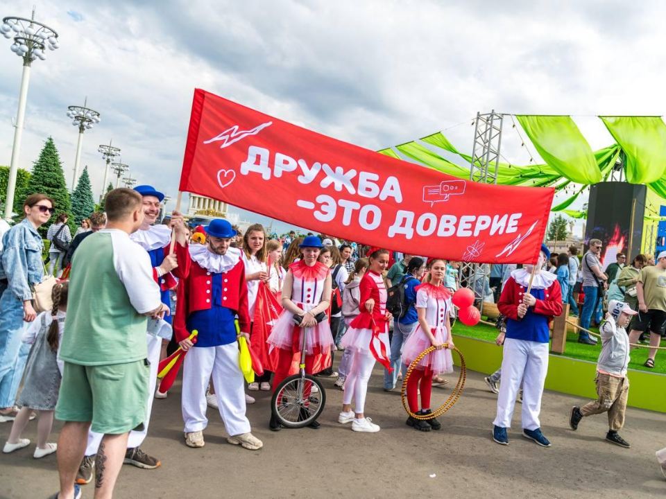 Электростальские активисты Движения Первых вышли на зарядку с олимпийскими чемпионами