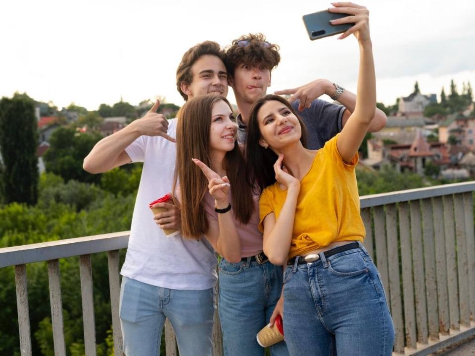 В Москве сотрудники МЧС сняли с крыши детей, снимавших видео для TikTok