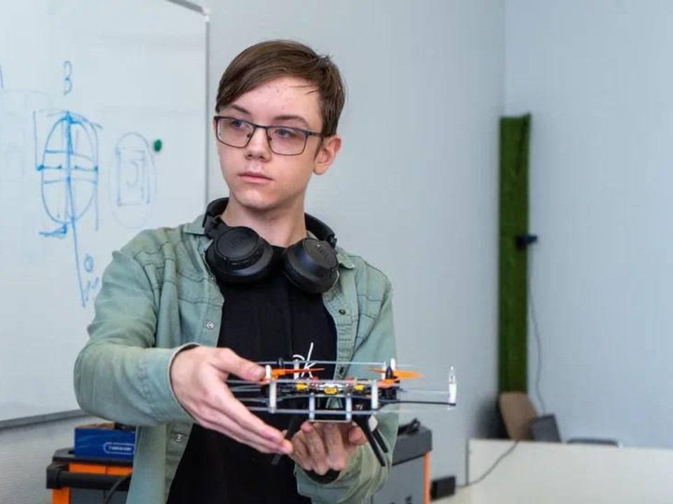 Летний IT-курс в Раменском научит подростков управлять квадрокоптерами