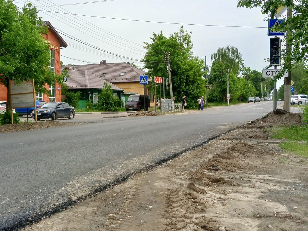 На улице Гражданская уложили новый асфальт