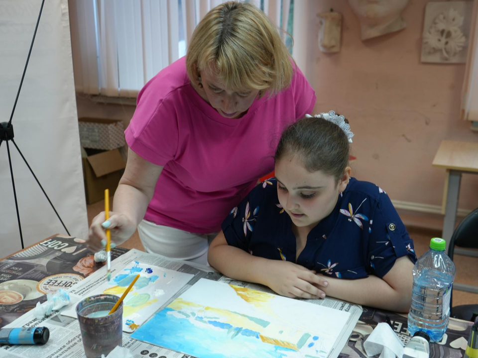 Как нарисовать шедевр за один день: художник из Дзержинского раскрыла секрет