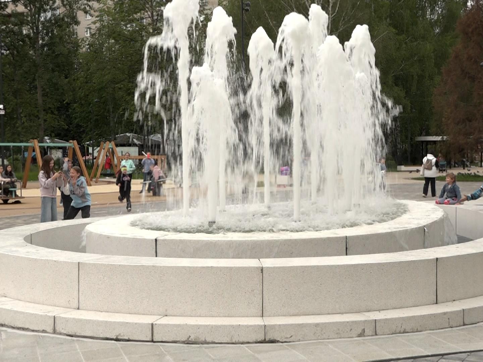 В Дубне запустили первый плоскостной фонтан с функцией автодолива
