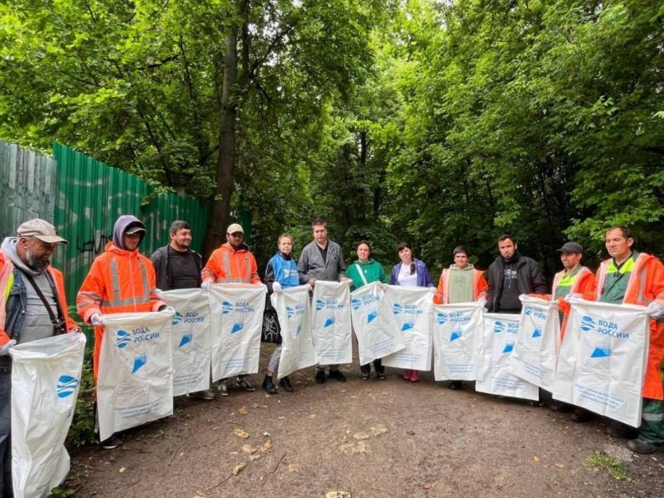 В Подольске прошла масштабная уборка берега реки Шепчинка в рамках акции «Вода России»