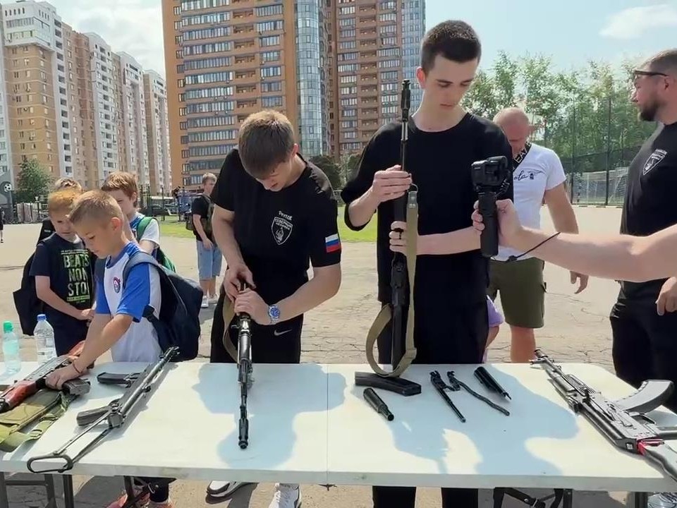 Больше 400 человек приняли участие праздновании Дня России на главном стадионе Реутова