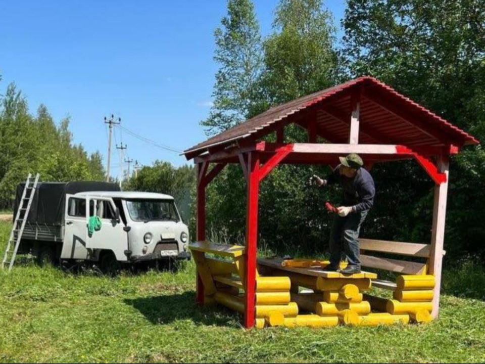Вдоль трасс в Звенигородском лесничестве появились беседки для отдыха туристов