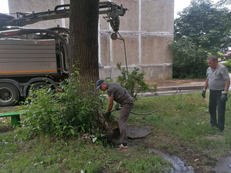 На Новой ликвидировали засор канализационного коллектора