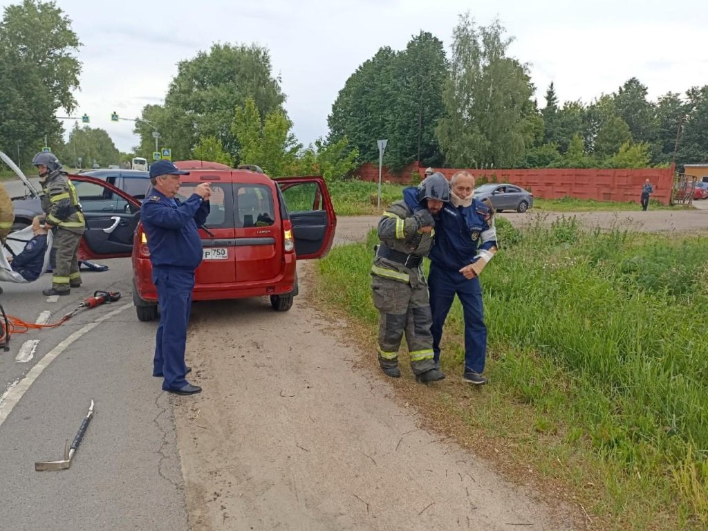 Спасатели провели учения по ликвидации последствий ДТП в Лотошино