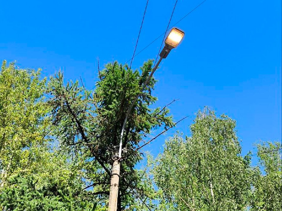На улице Баранова починили фонари