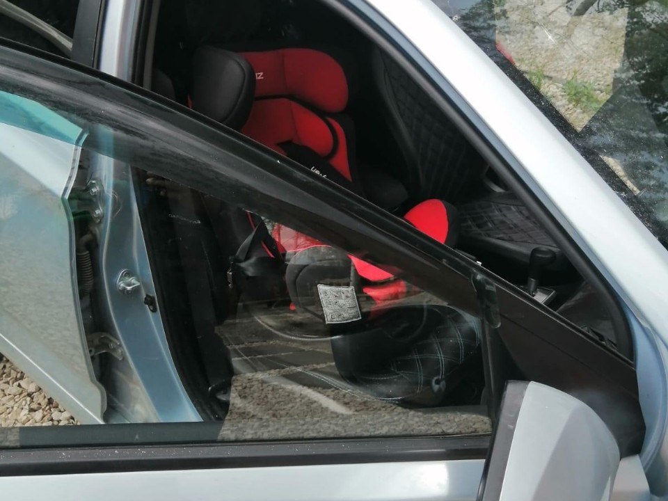 Спасатели освободили двухлетнего мальчика из закрытого автомобиля в Павловском Посаде
