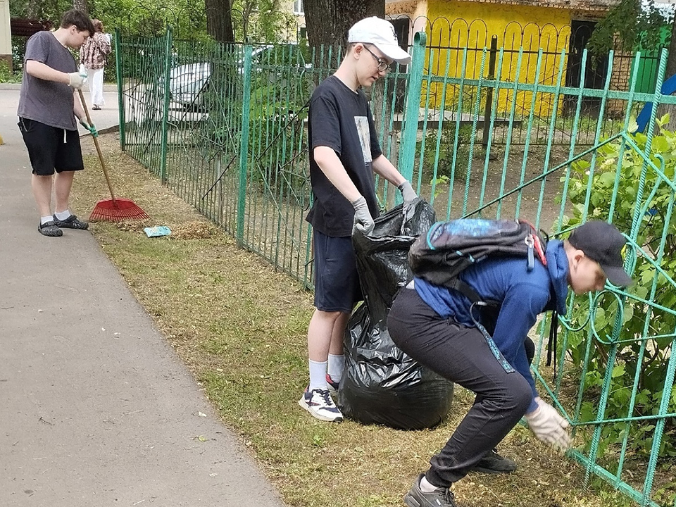 Первый трудовой опыт: ступинские школьники работают на благо города