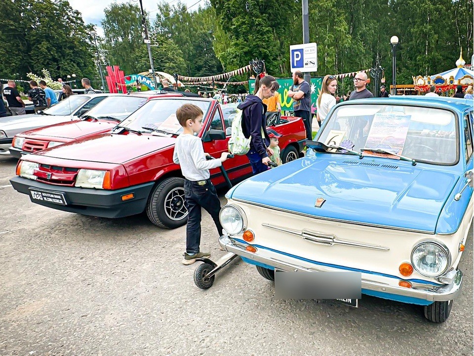 Автофестиваль с 20 раритетными машинами развернулся в Клину