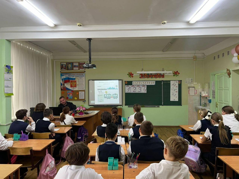 Школьникам и их родителям напомнили о смертельной опасности зацепинга