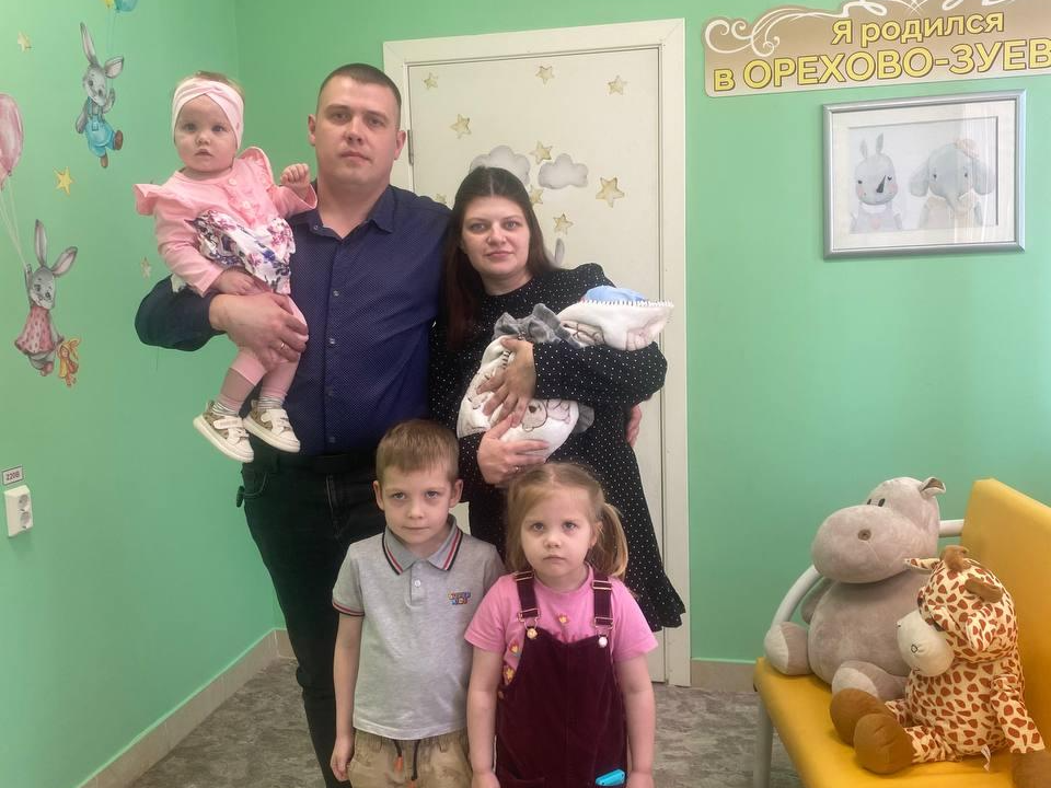 Мальчик Алексей стал пятисотым новорожденным в 2025 году в Орехово-Зуеве