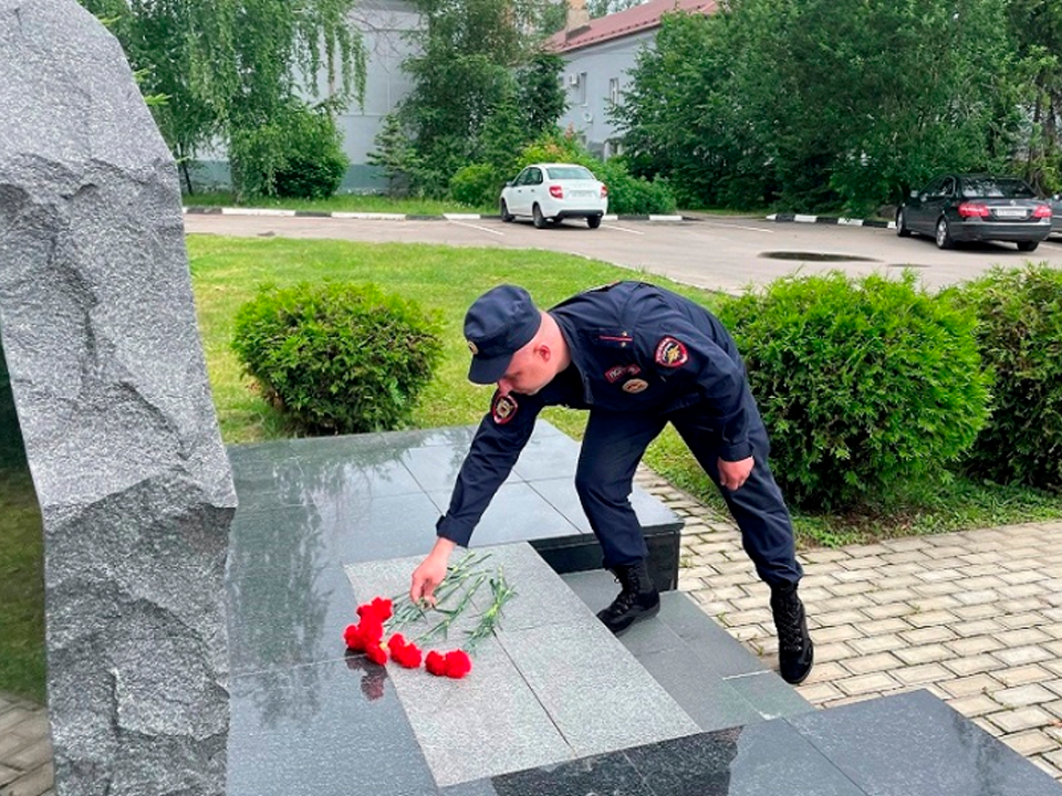 Полицейские в Королеве приняли участие в акции, посвященной Дню памяти и скорби