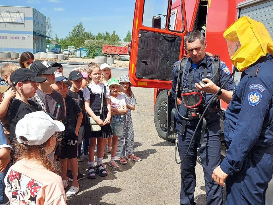 Пожарные Подмосковья провели урок безопасности для младших школьников