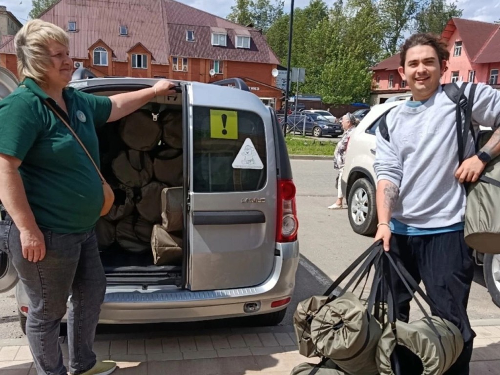 Тонну волокуш, маскировочных сетей и лекарств отправили на фронт жители Талдома