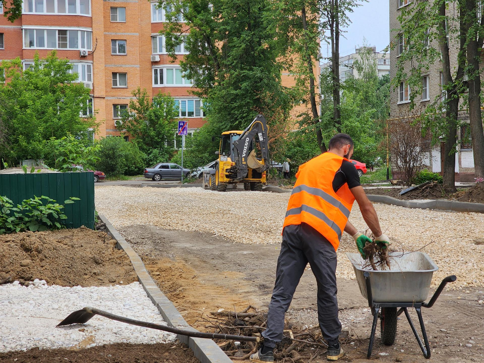 В Северном микрорайоне Электростали завершается реконструкция двора