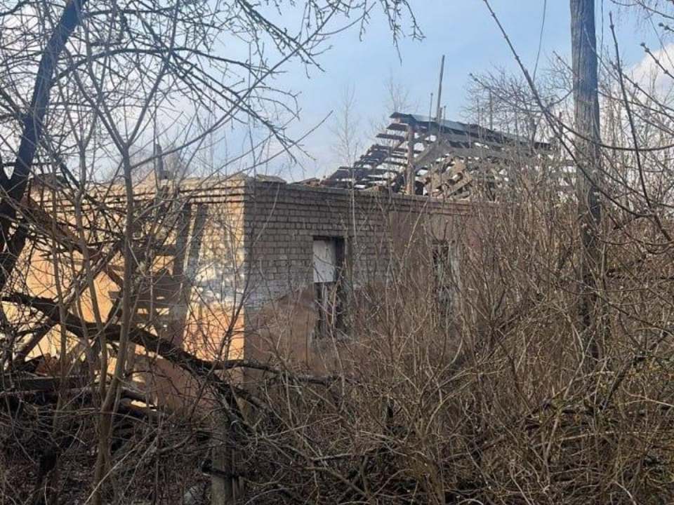 В Рузском муниципальном округе снесли аварийный жилой дом 1960 года постройки