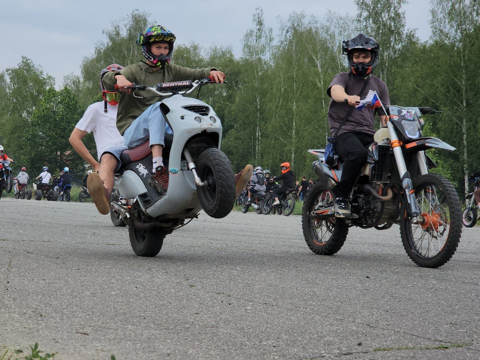 В Звенигороде организовали площадку для питбайкеров