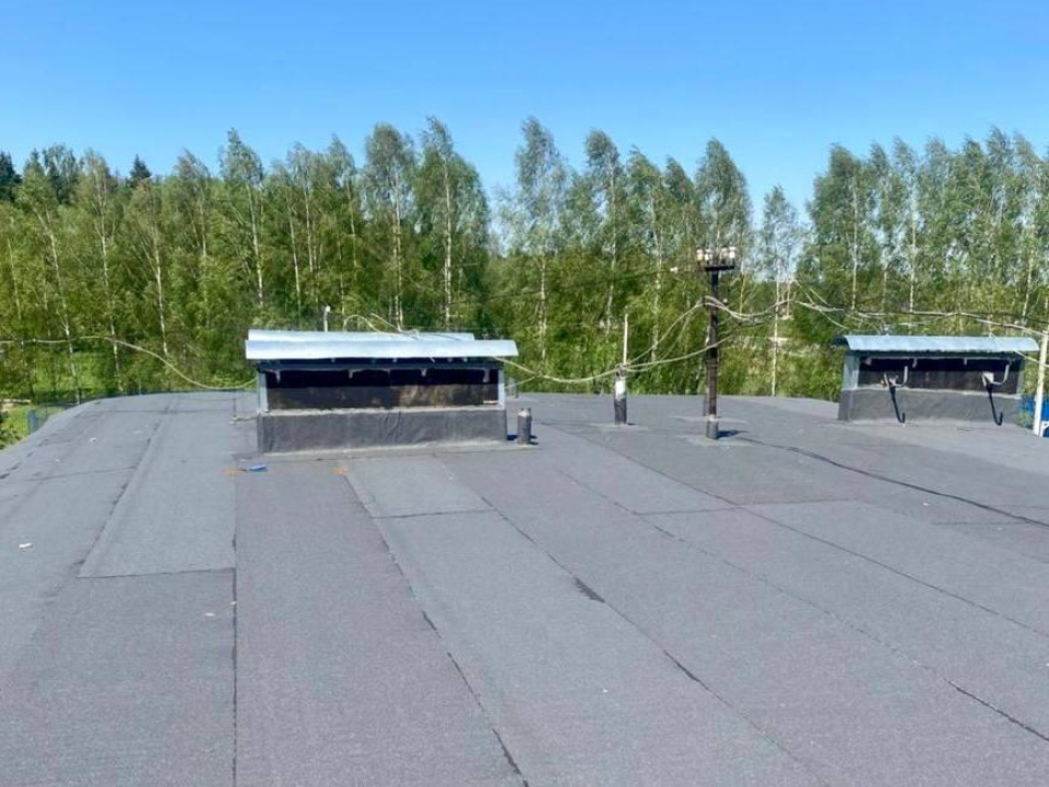 В Кузнецове отремонтировали плоскую крышу многоквартирного дома