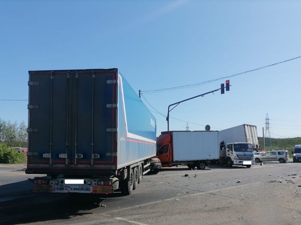 Полиция проводит проверку по факту ДТП с участием фуры в Подольске