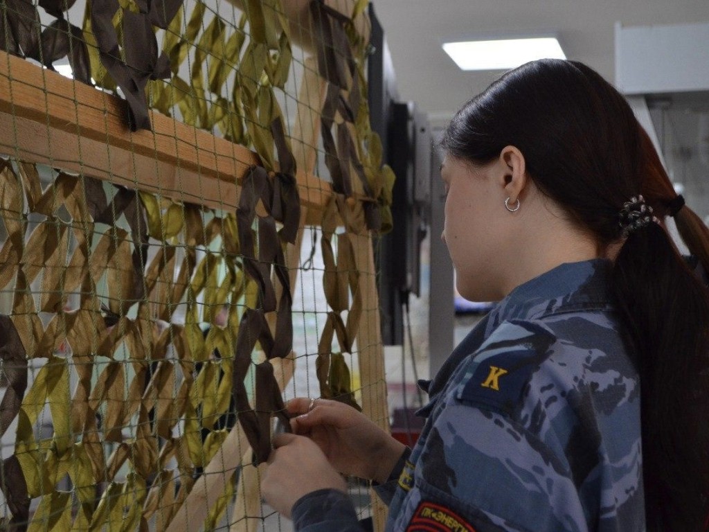 «Купавинские волонтеры» провели мастер-класс по плетению маскировочных сетей