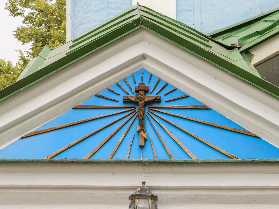 Священник объяснил продажу святой воды без маркировки