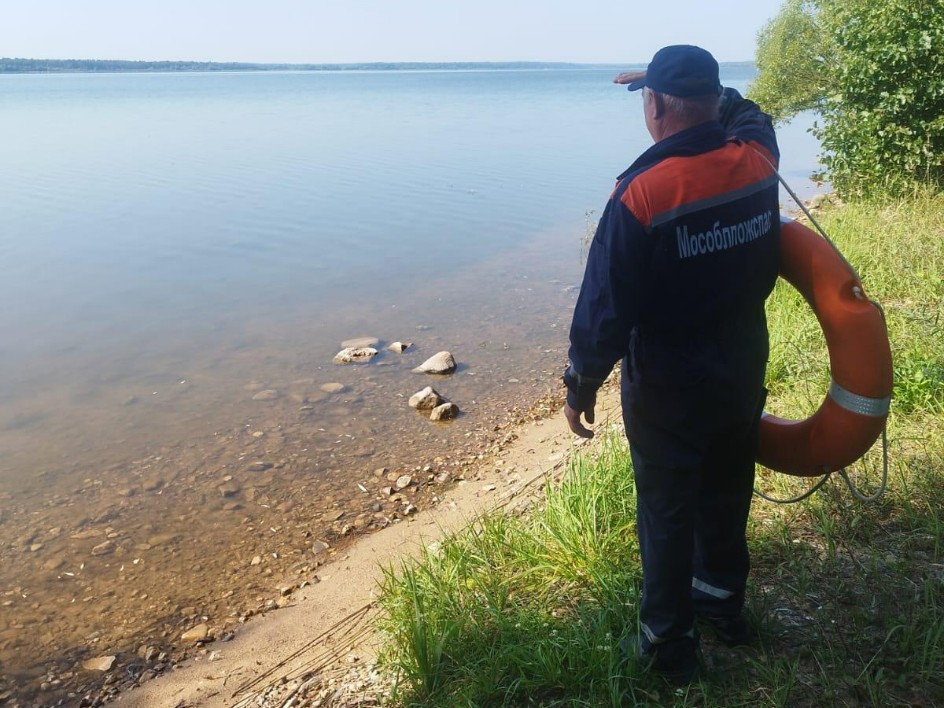 Спасатели Подмосковья объяснили, где нельзя плавать и нырять