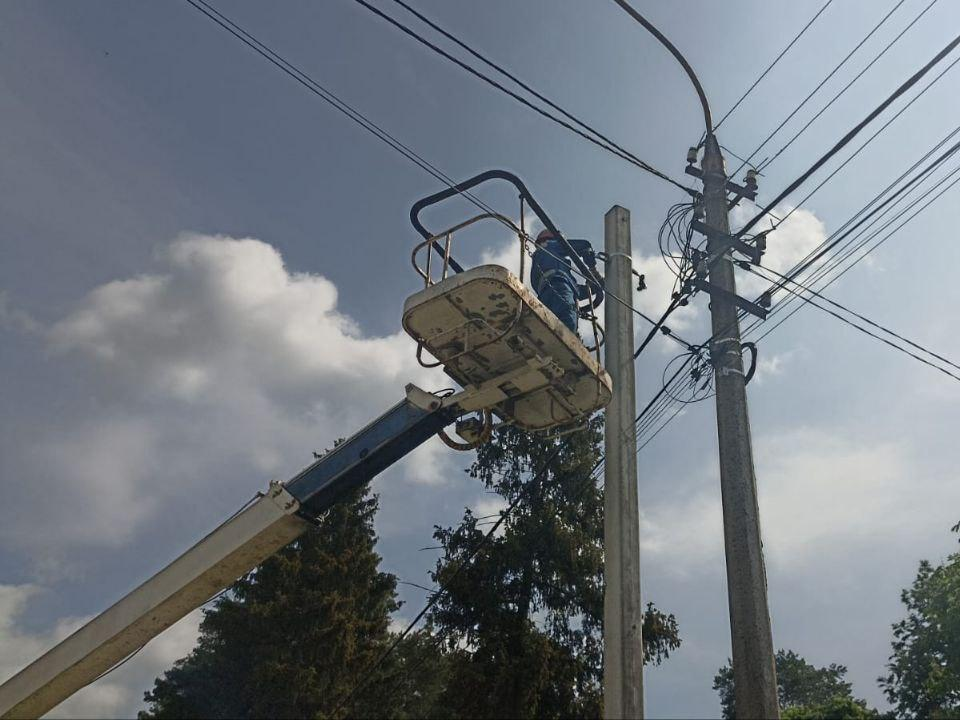 Надежность электроснабжения повысили в 50 домах Ильинского