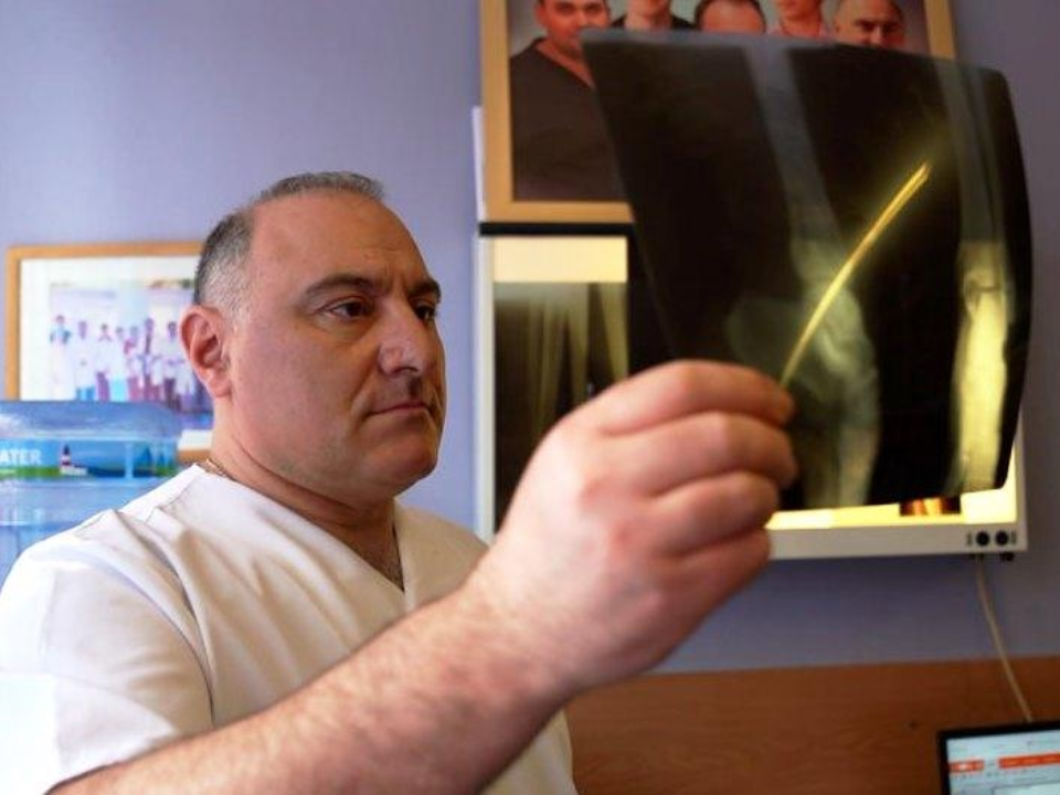 Врач-травматолог из Мытищ напомнил правила доврачебной помощи при авариях