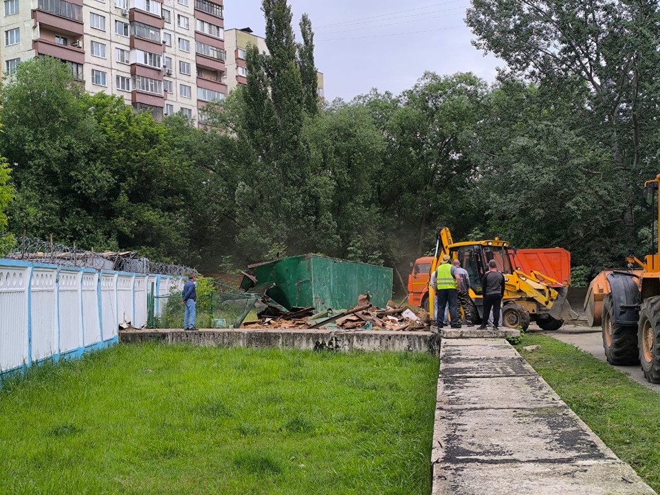 В Реутове продолжается снос отслуживших свой срок построек