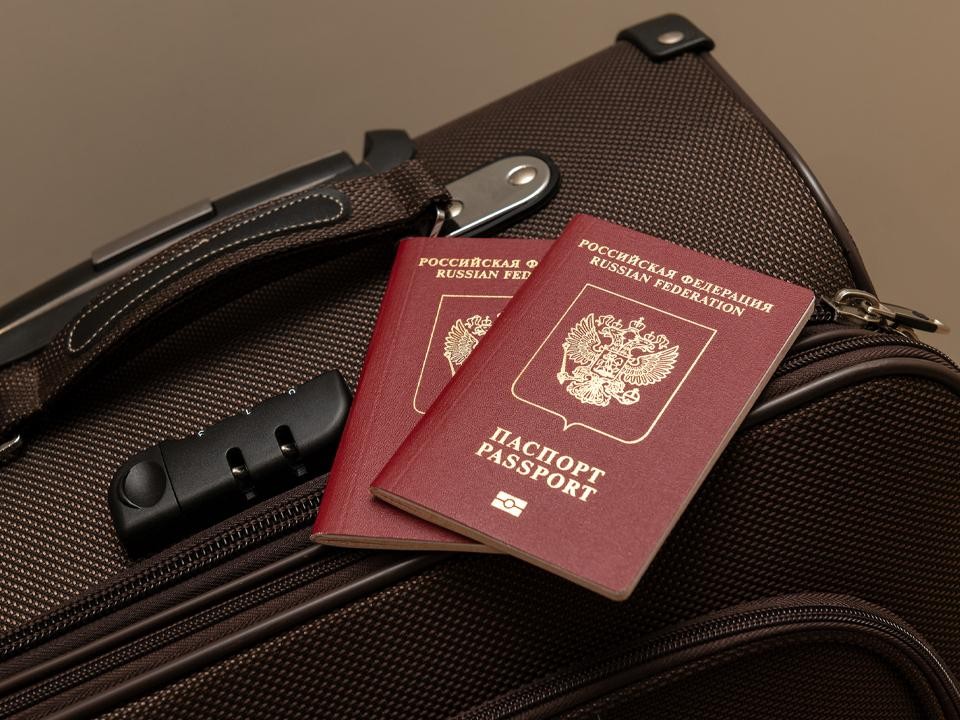 Стало известно, нужно ли менять загранпаспорт ребенка при изменении внешнего вида