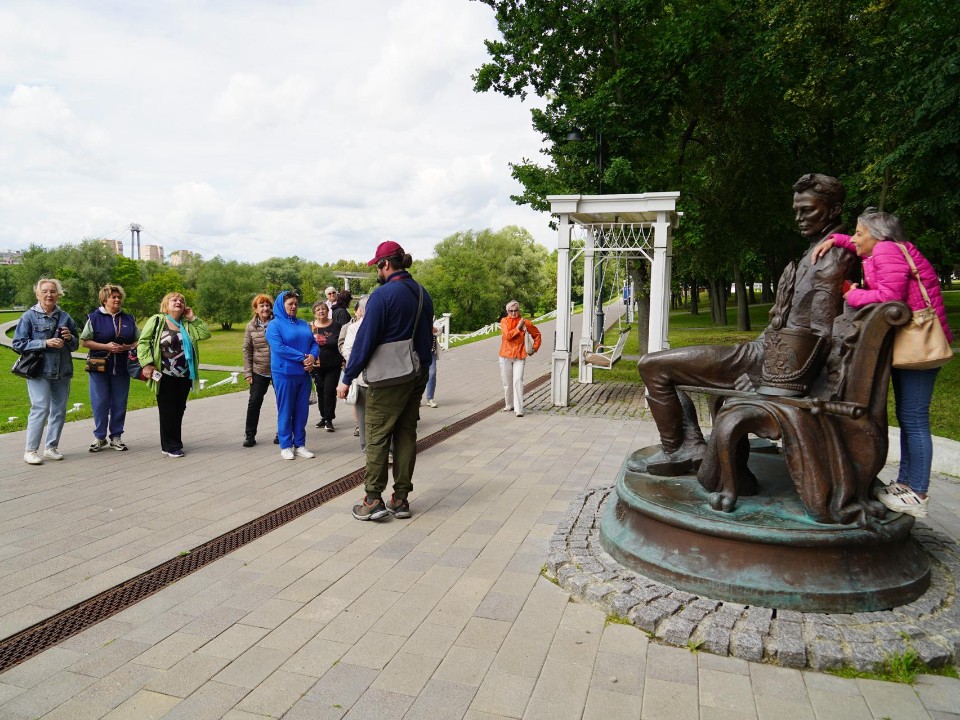 Пенсионерам провели бесплатную экскурсию по усадьбе Кривякино