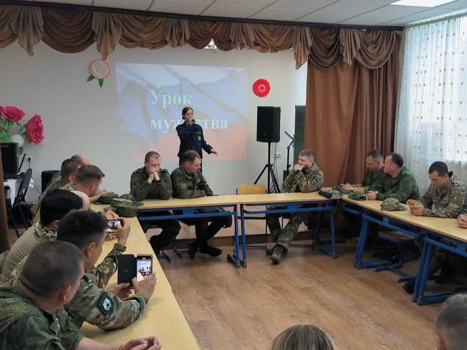 Бойцы СВО рассказали студентам Чехова о службе