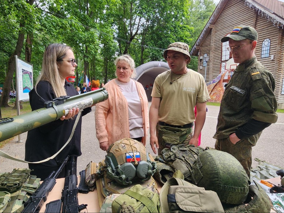 Кавалер Ордена Мужества из Рузы поделился боевым опытом с гостями парка