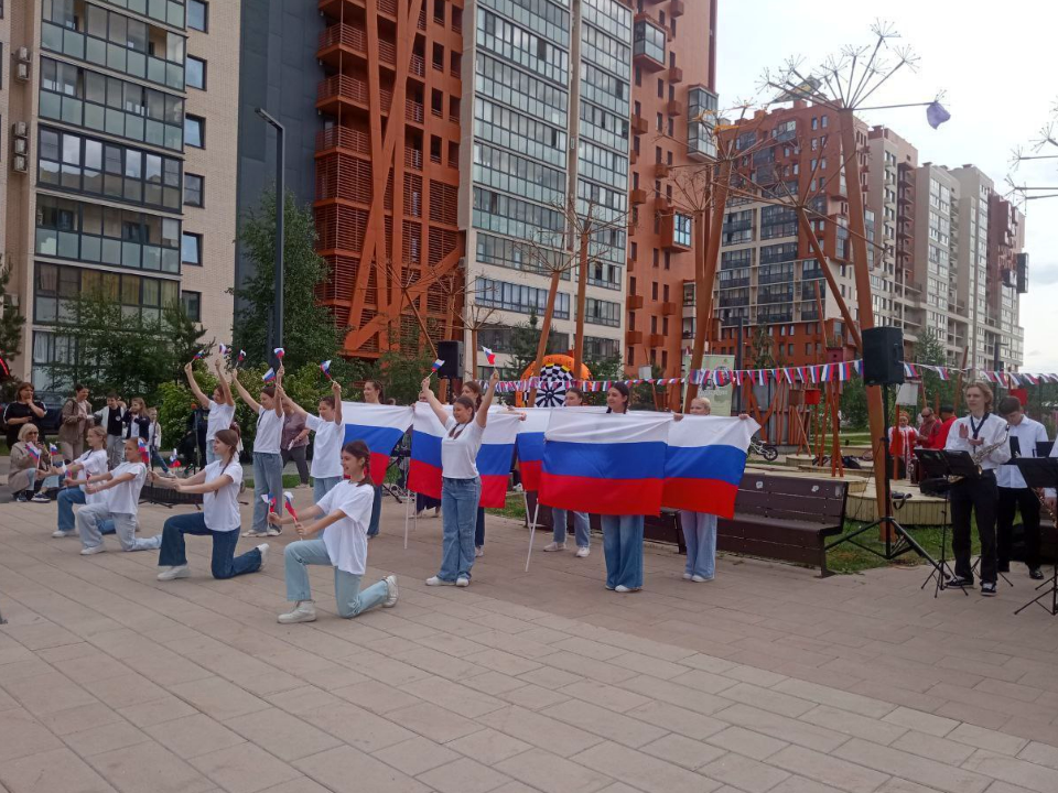 В Путилкове прошел уличный концерт ко Дню России