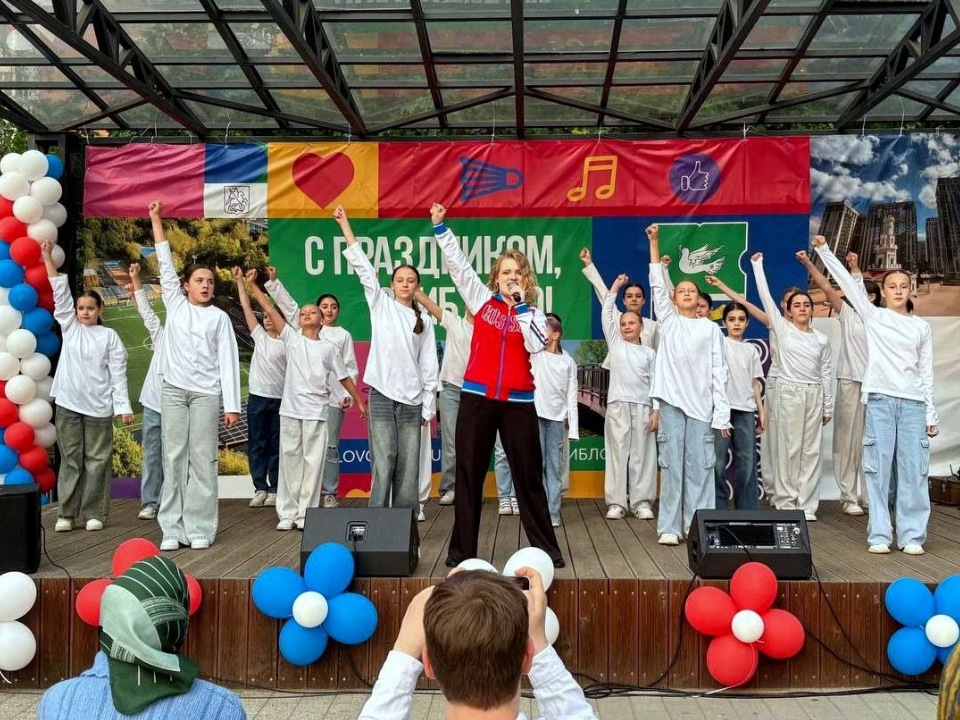 Концерты, хороводы и народные игры проходят в Красногорском округе в День России