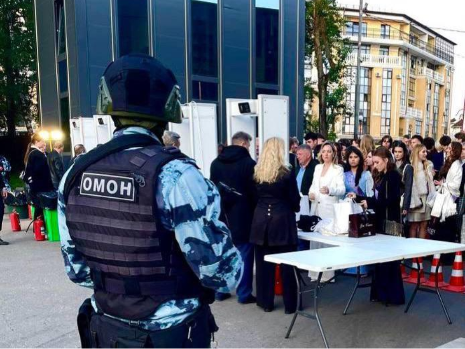 Более 300 росгвардейцев обеспечили безопасность празднования Дня молодежи и выпускных