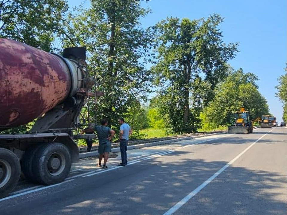 Тротуар в чеховском селе Шарапово проложат после ремонта дороги