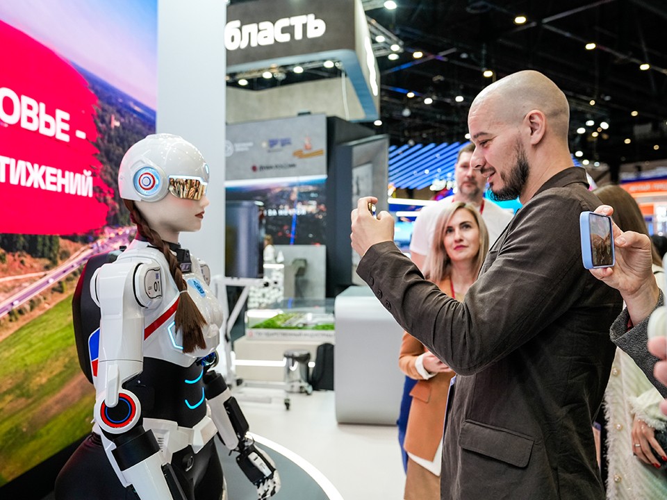 Стенд Подмосковья начал работу на ПМЭФ-2025