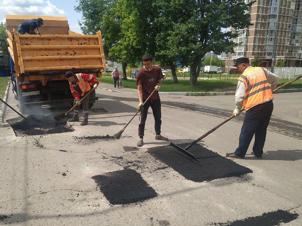 Ямы залатали на Хлебозаводской улице в Ивантеевке