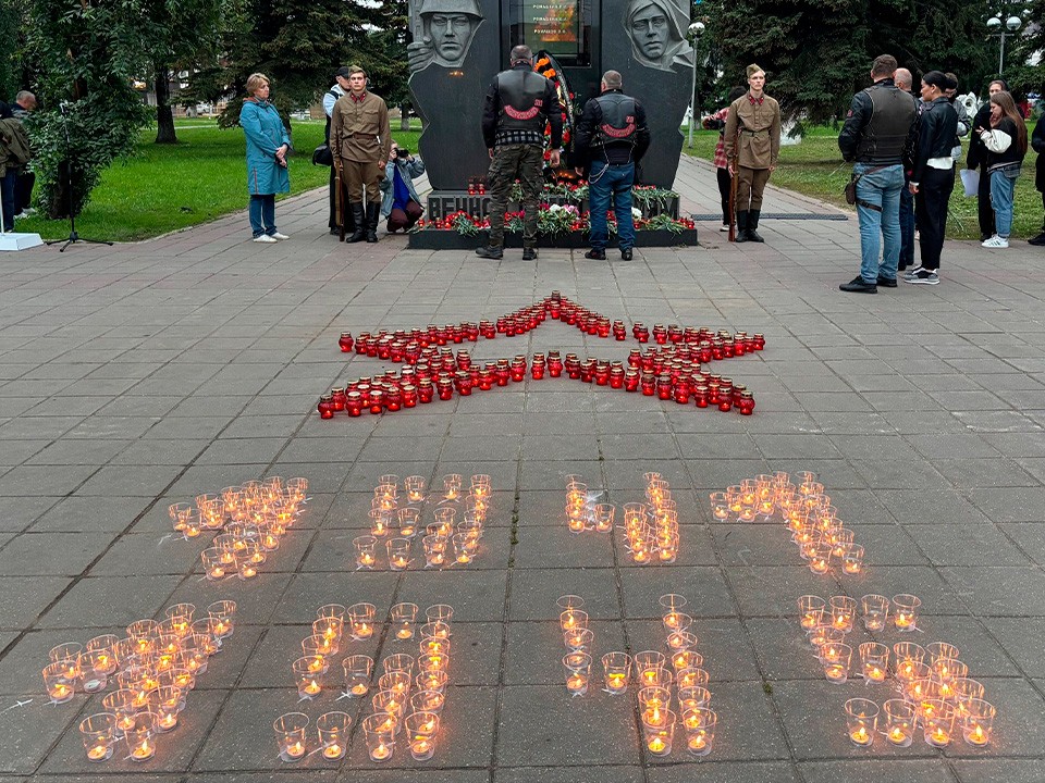 В Солнечногорске зажгли огненную звезду в память о героях ВОВ